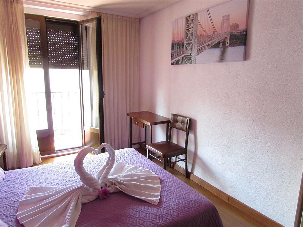 Hostal Rober Madrid Exterior photo