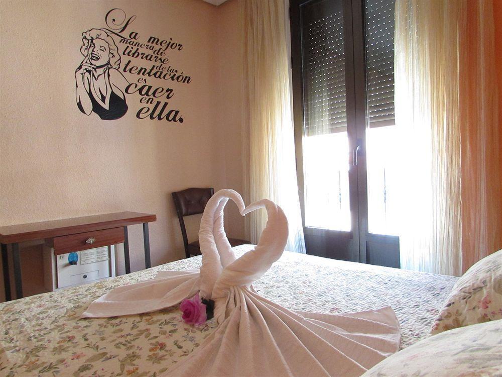 Hostal Rober Madrid Exterior photo