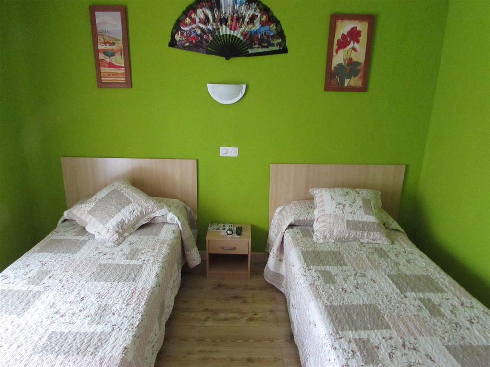 Hostal Rober Madrid Exterior photo