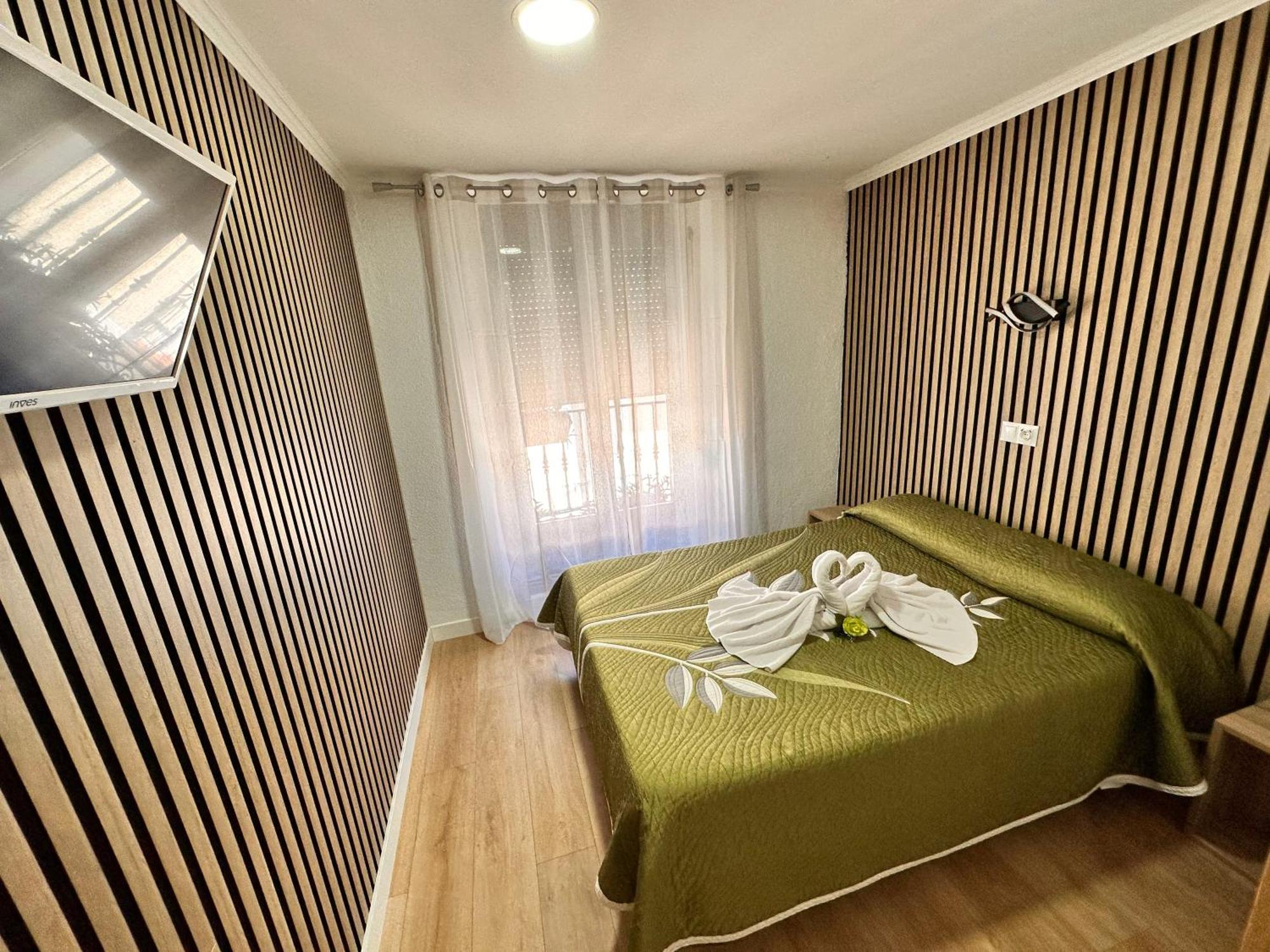 Hostal Rober Madrid Exterior photo