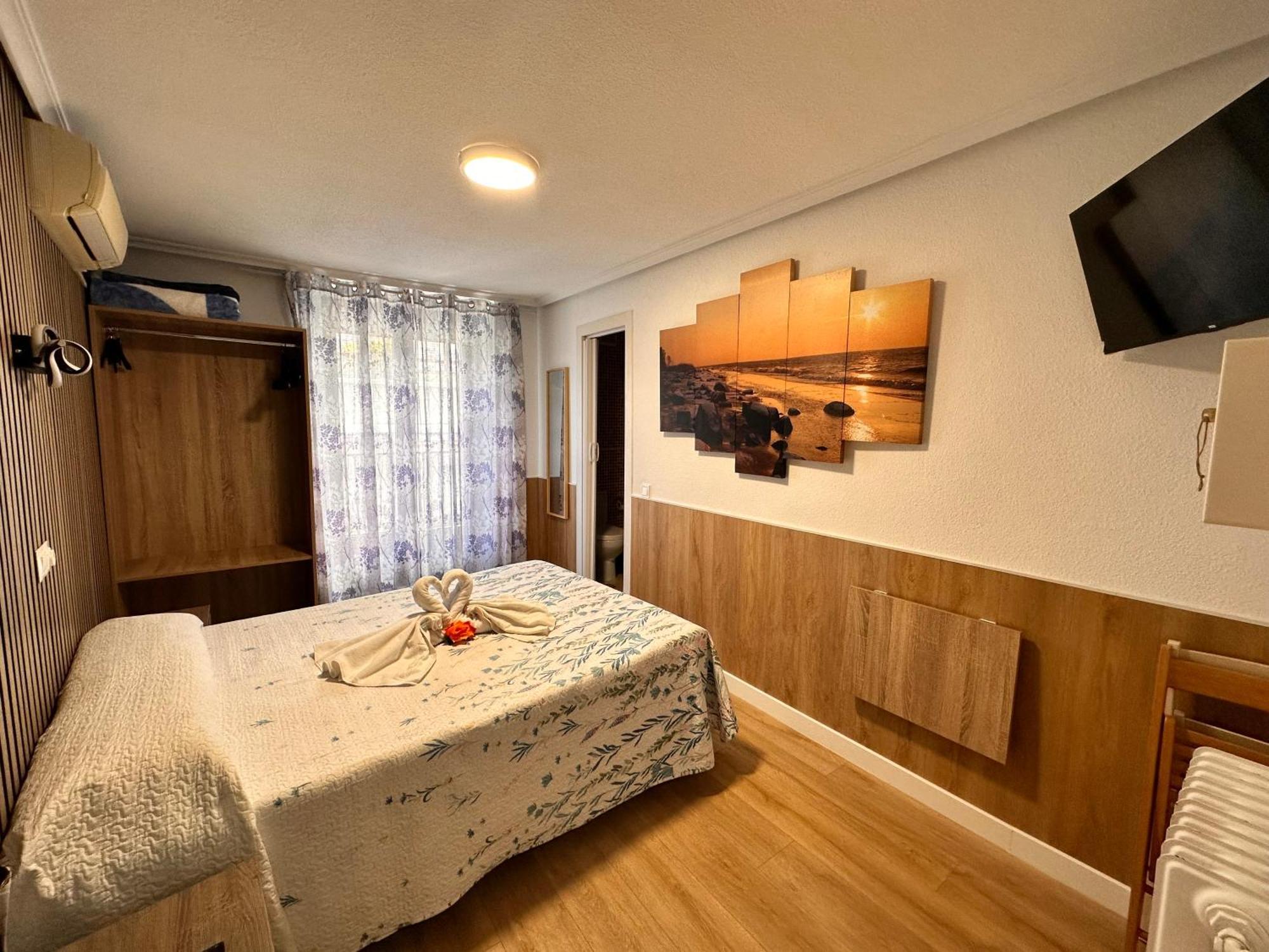 Hostal Rober Madrid Exterior photo