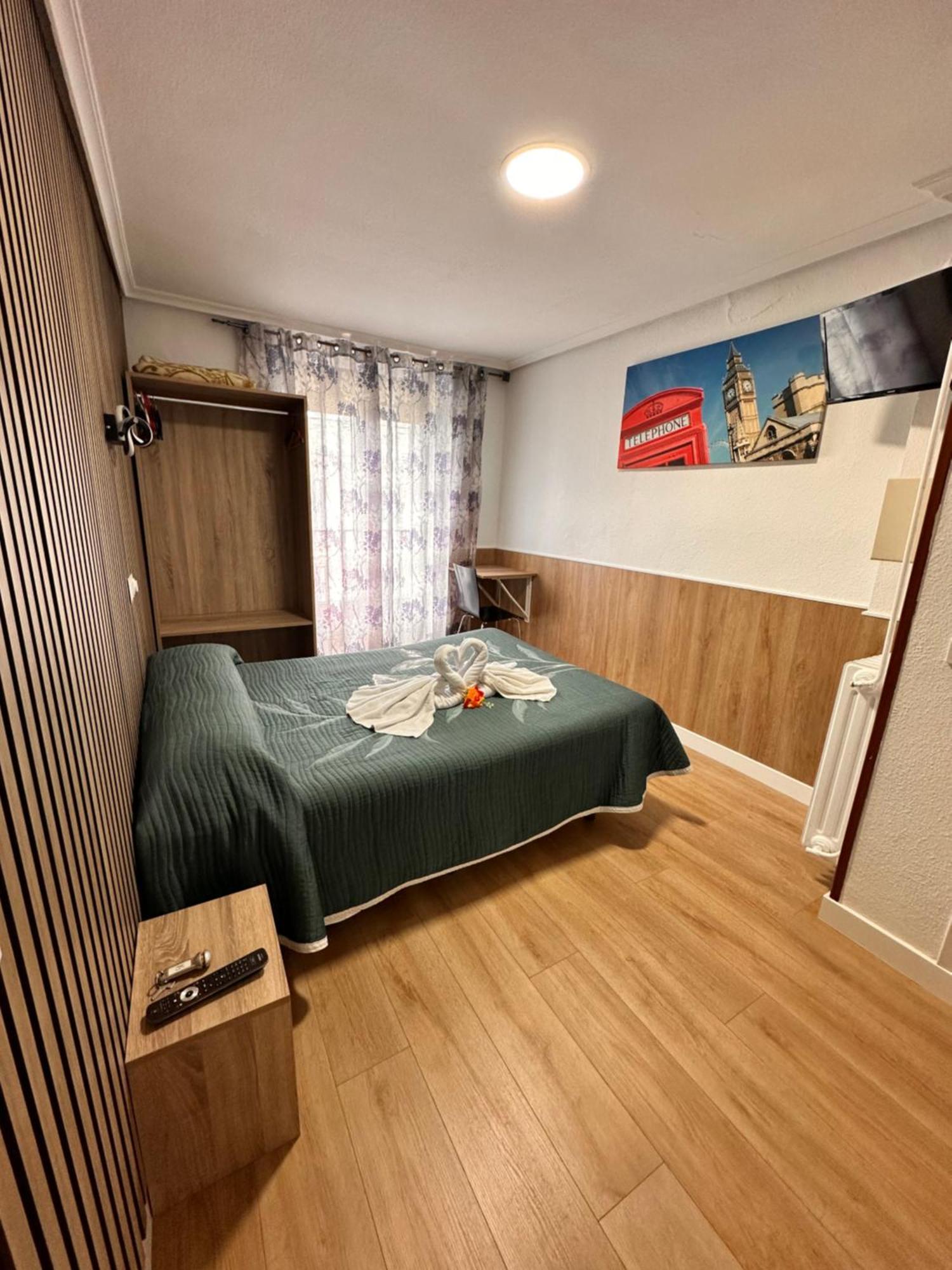 Hostal Rober Madrid Exterior photo