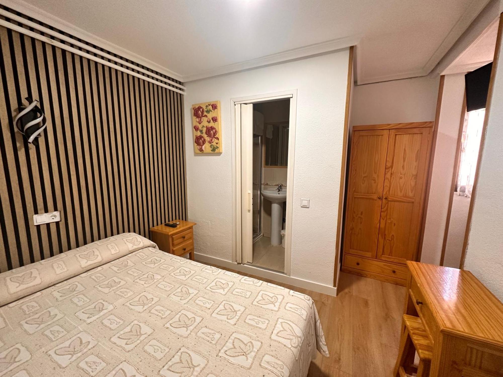 Hostal Rober Madrid Exterior photo