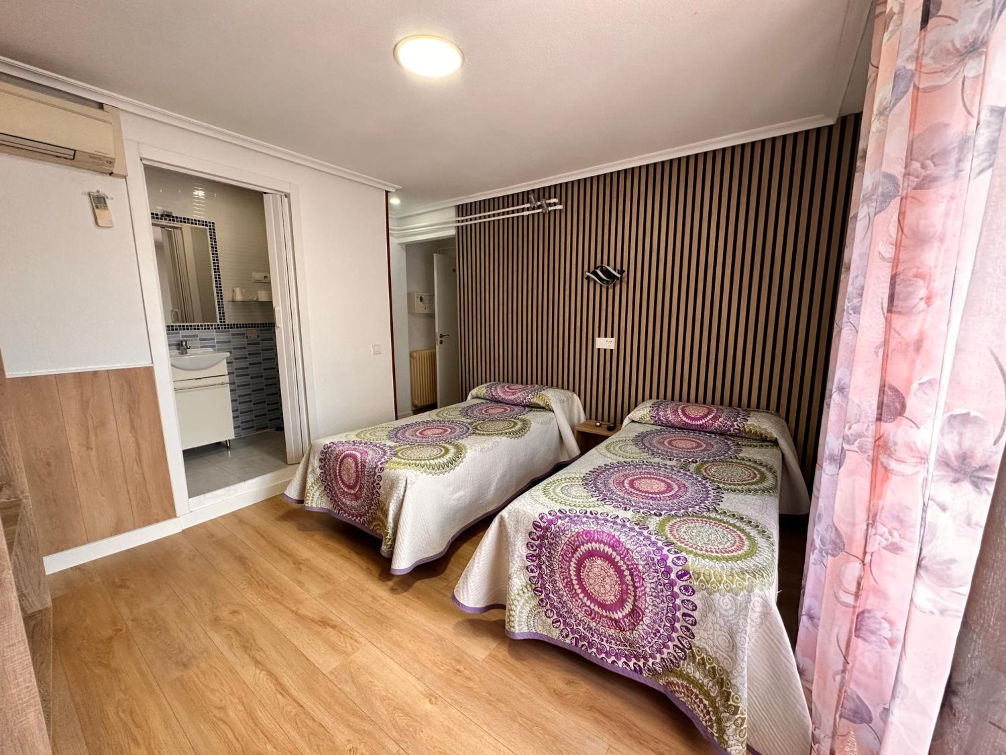 Hostal Rober Madrid Exterior photo