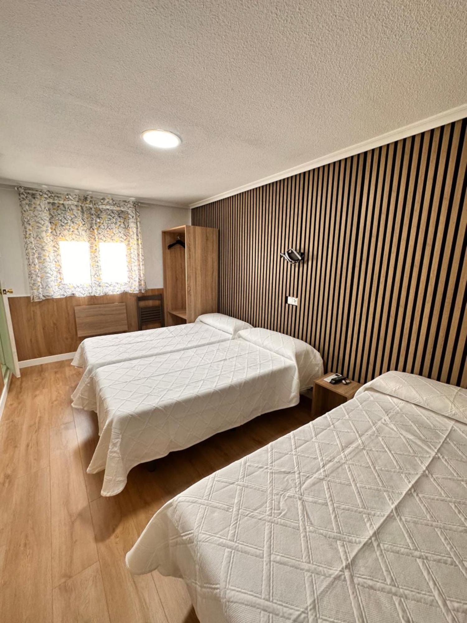Hostal Rober Madrid Exterior photo