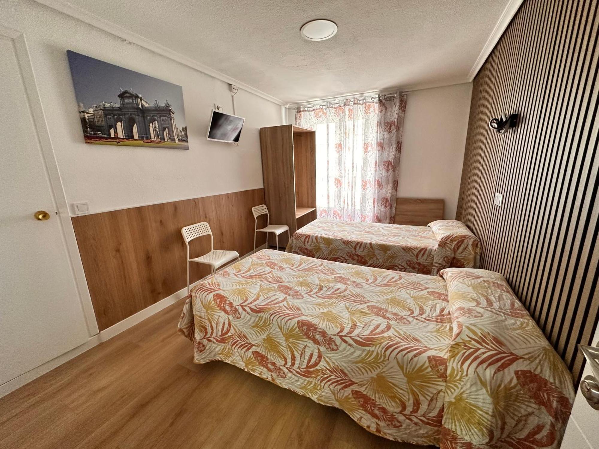 Hostal Rober Madrid Exterior photo