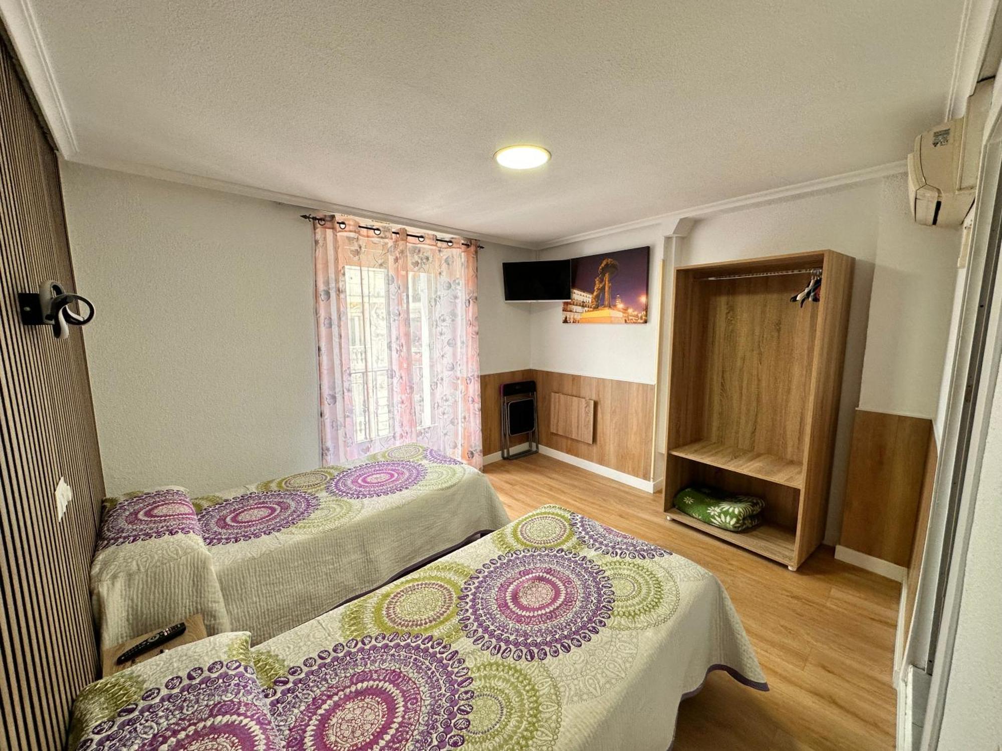 Hostal Rober Madrid Exterior photo