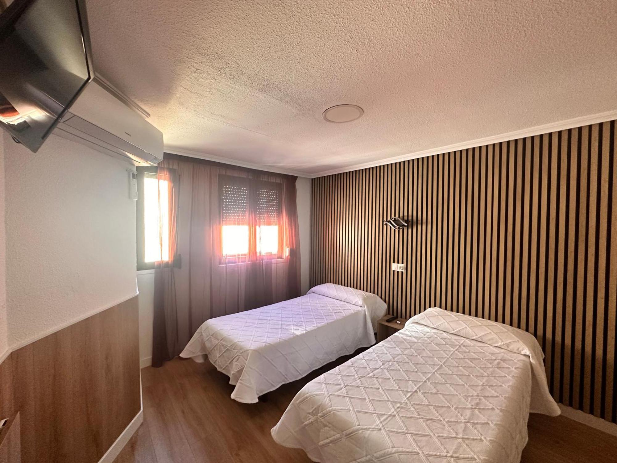 Hostal Rober Madrid Exterior photo