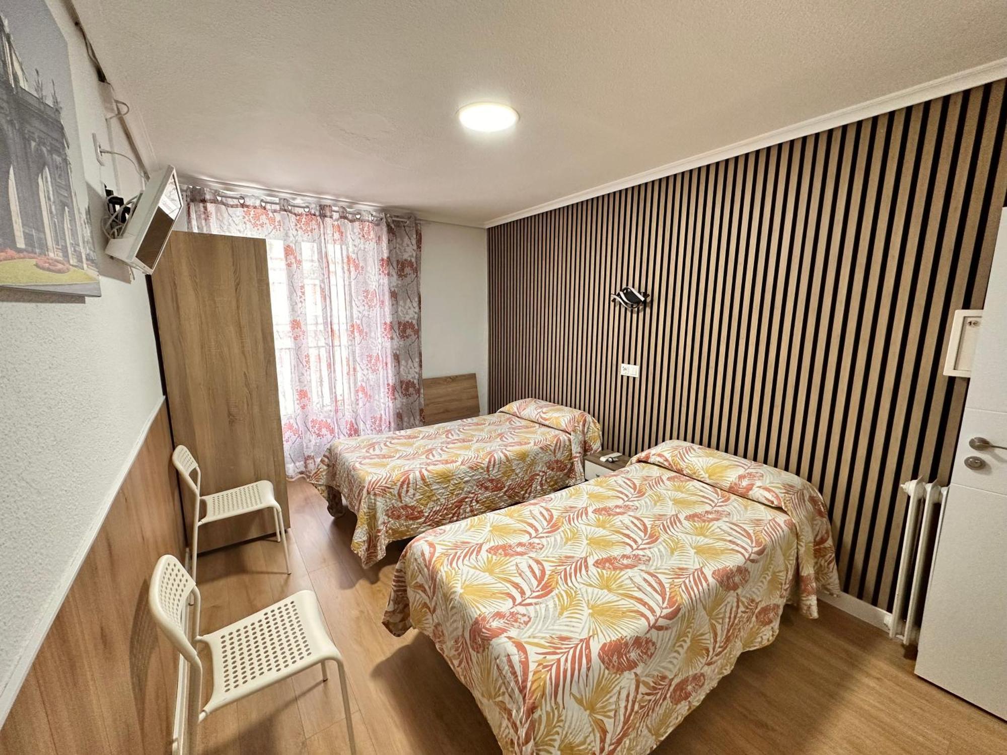 Hostal Rober Madrid Exterior photo