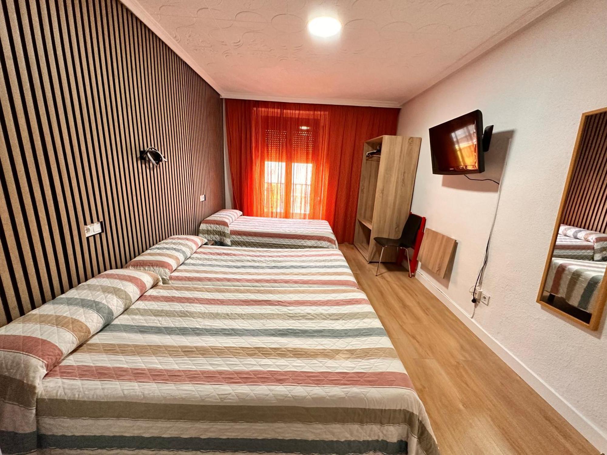 Hostal Rober Madrid Exterior photo