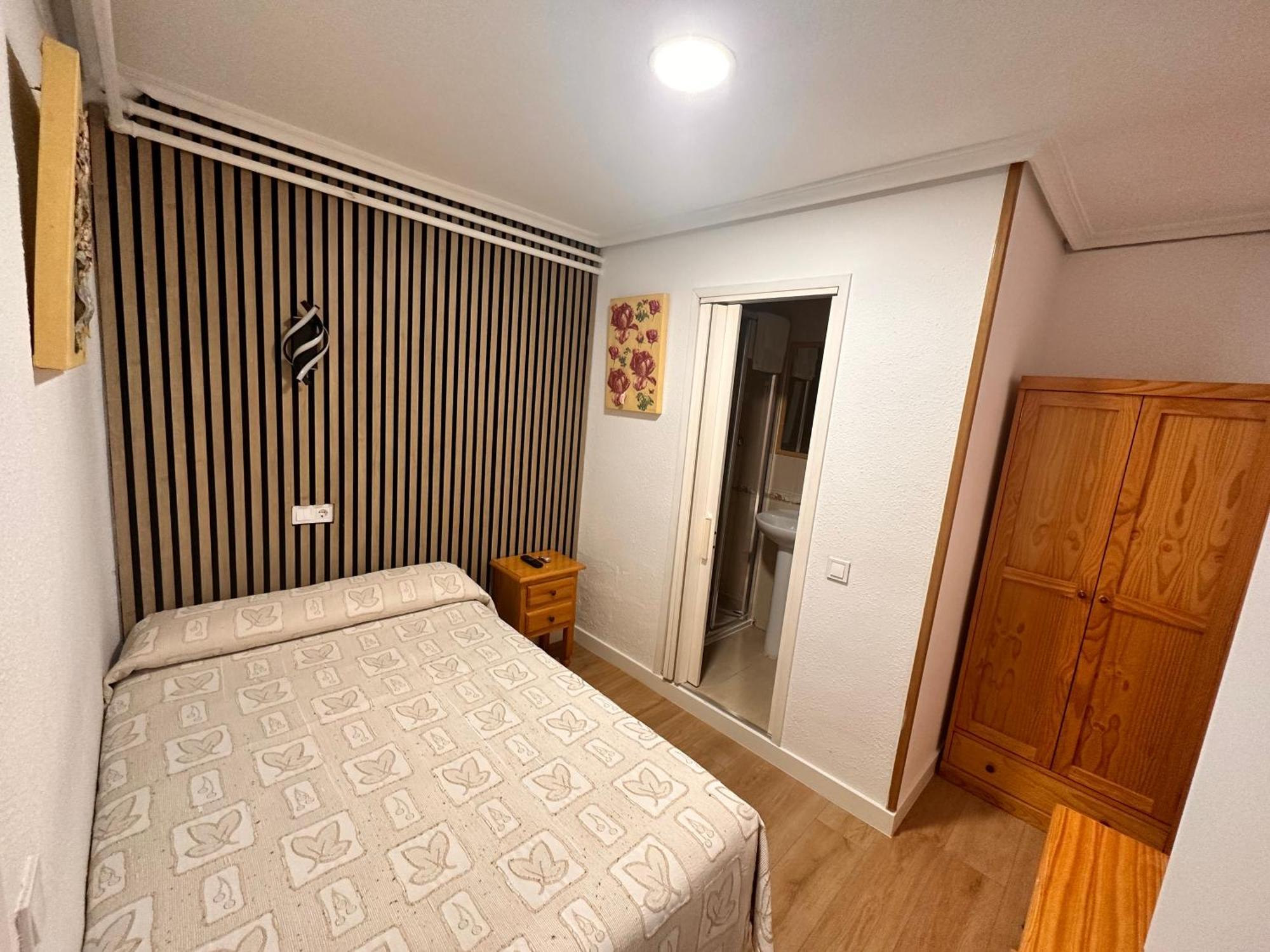 Hostal Rober Madrid Exterior photo