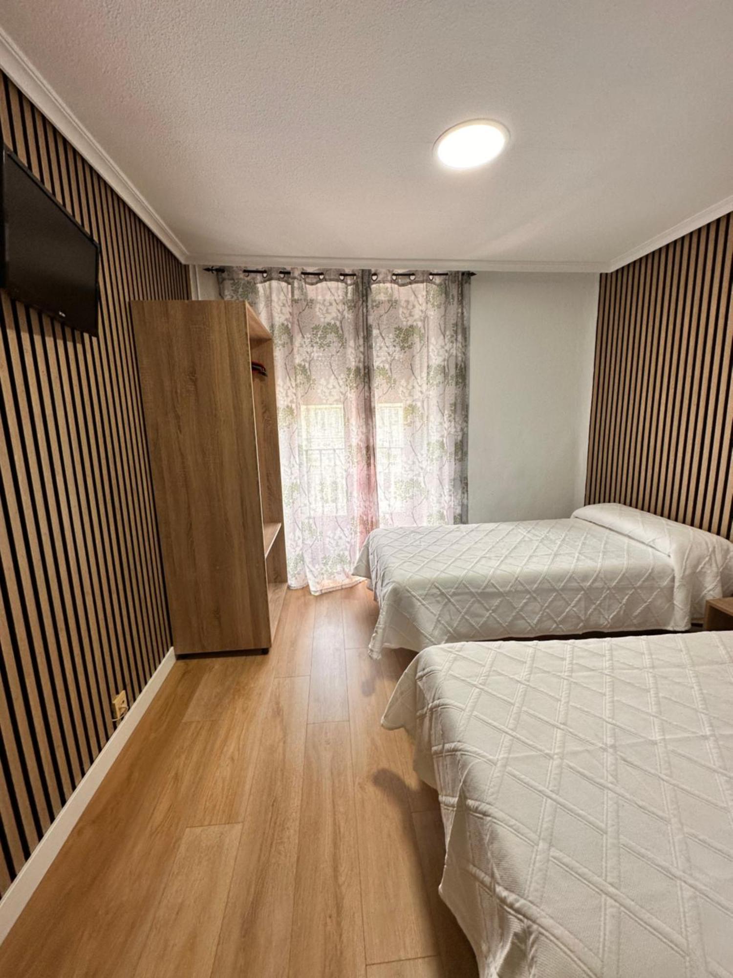 Hostal Rober Madrid Exterior photo